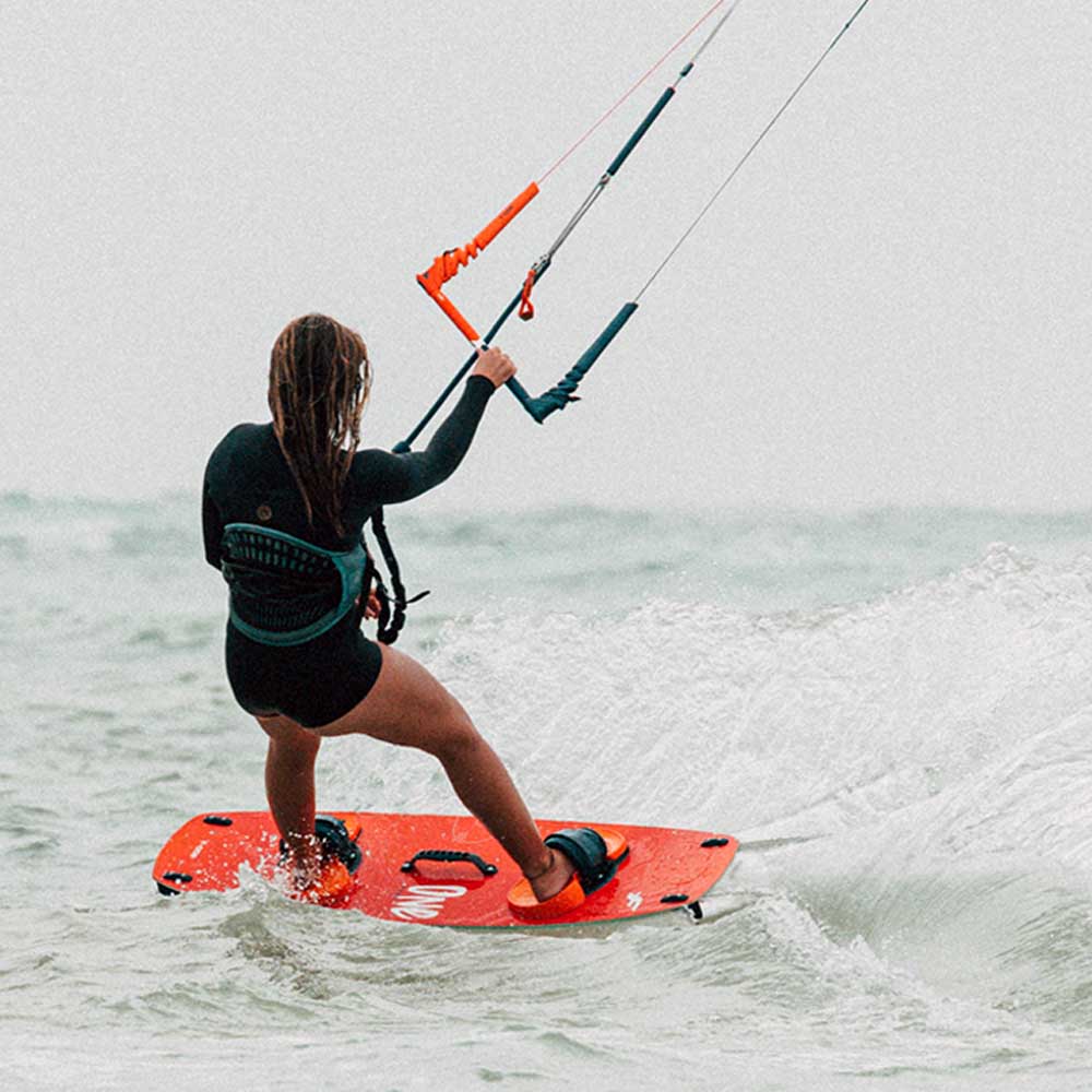 F-ONE ONE Kiteboard beim Kitesurfen